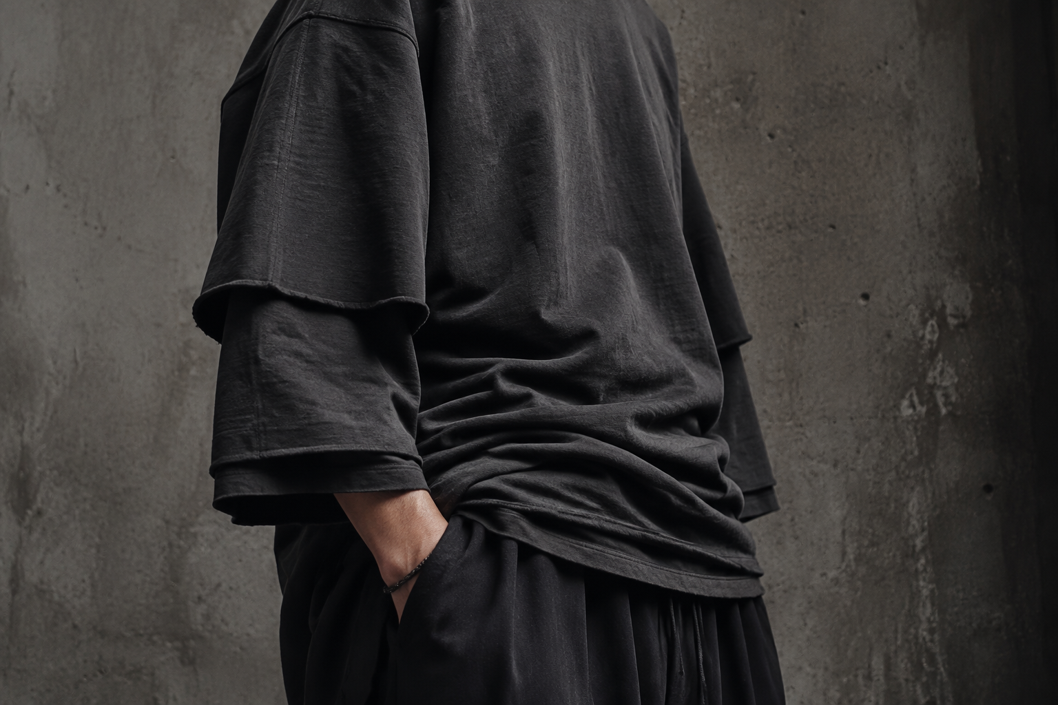 Layered charcoal jersey with an oversized fit
